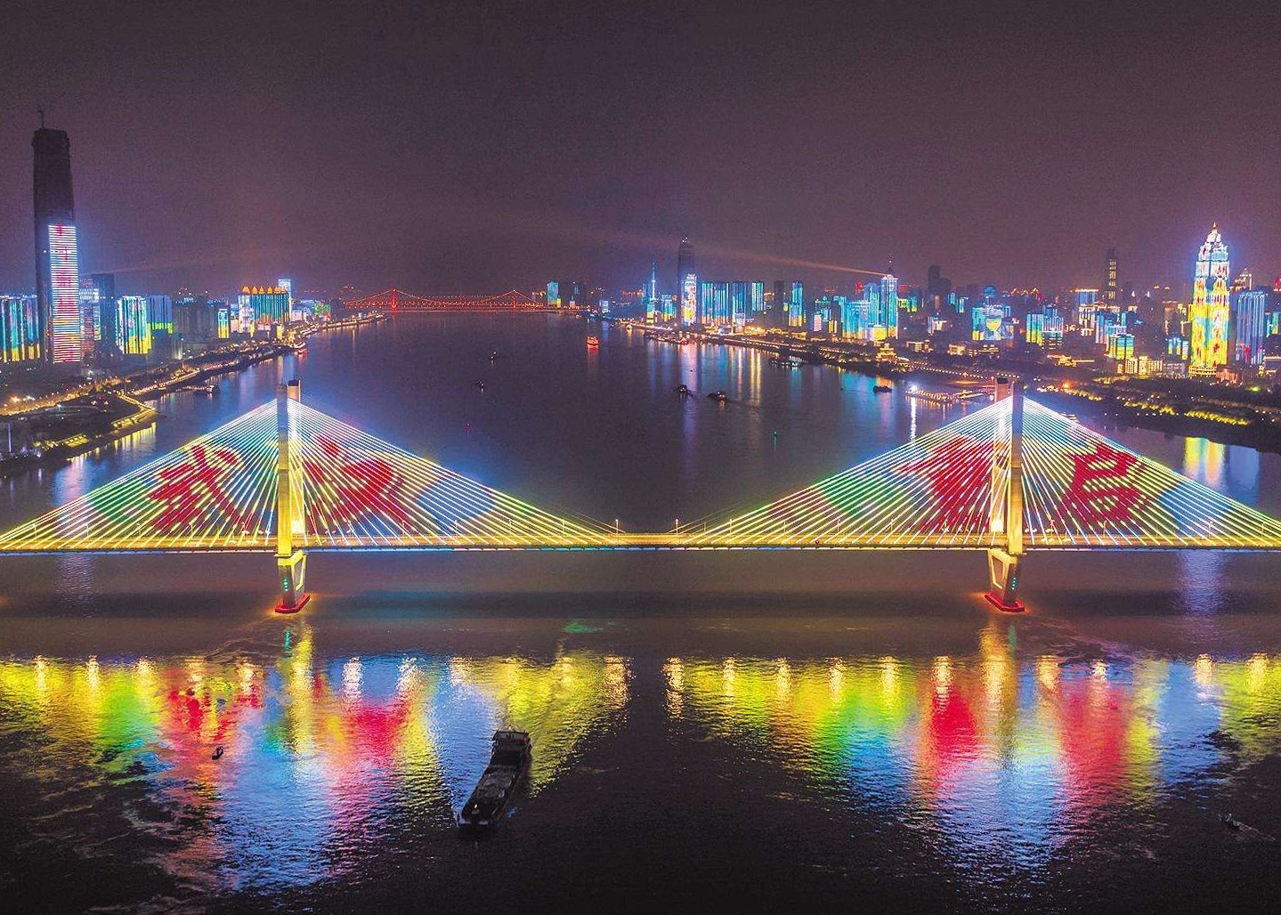 春播季，江城醒|按下經(jīng)濟(jì)復(fù)蘇“快進(jìn)鍵”，我們?cè)谛袆?dòng)